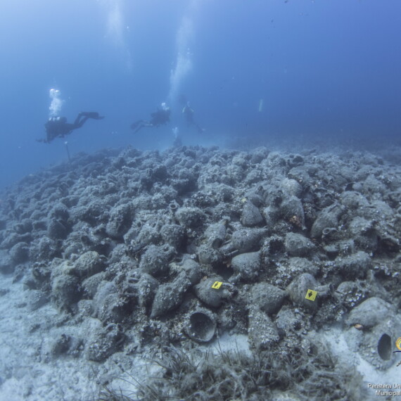 diving above the peristera shipwreck in Alonissos